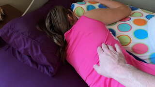 ���ពុកទទួលបាន stepdaughter ឡើងនៅក្នុងពេលព្រឹកជាមួយនឹងរបស់គាត់ផ្អៀងធំ ���ពុកទទួលបាន stepdaughter ឡើងនៅក្នុងពេលព្រឹកជាមួយនឹងរបស់គាត់ផ្អៀងធំ