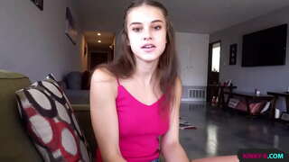 Üvey kardeşim erkek arkadaşının onu aldattığını ve ondan intikam almak istediğini öğrendi, onu becermemi ve fotoğraf çekmesine izin vermemi istedi-Ellie Idol