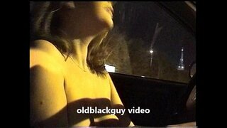 Oldblackguy იღებს debbie გარეთ შიშველი საჯარო